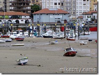Talk about a low tide! Apparently this sight is quite common in San Vicente during low tide later in the year.